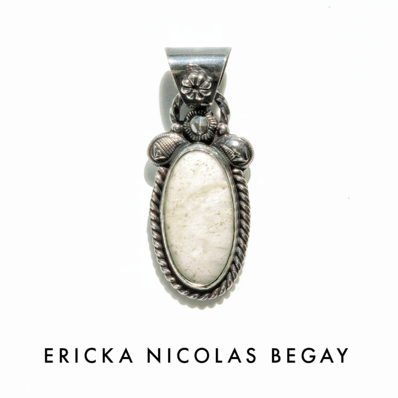 ERICKA NICOLAS BEGAY【01 ハウライト ペンダントトップ