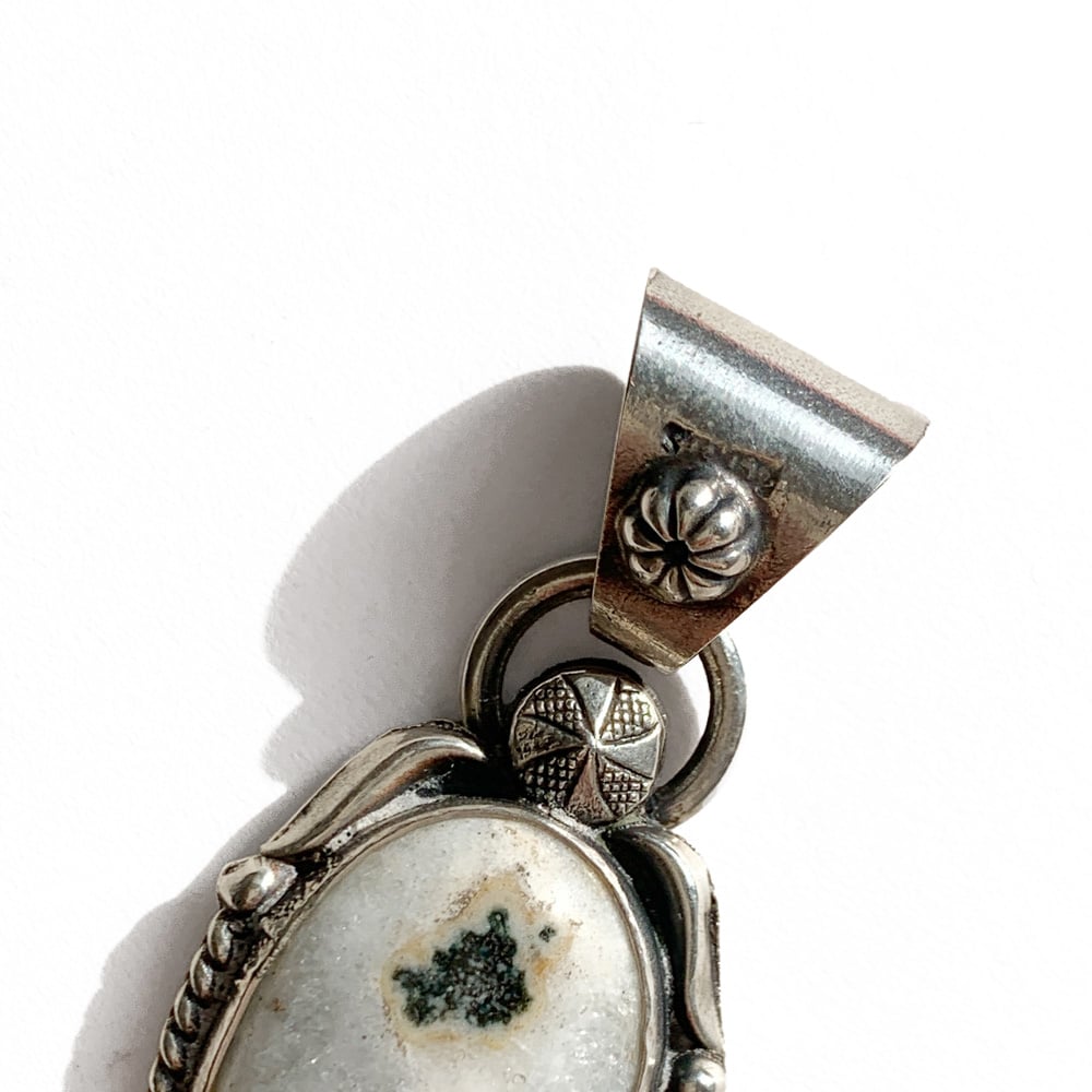 ERICKA NICOLAS BEGAY【ホワイトバッファロー ペンダントトップ ERICKA NICOLAS BEGAY【ホワイトバッファロー ペンダントトップ