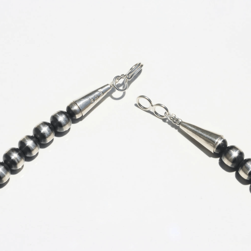 ERICKA NICOLAS BEGAY 7mm/40cm Oxidized navajo