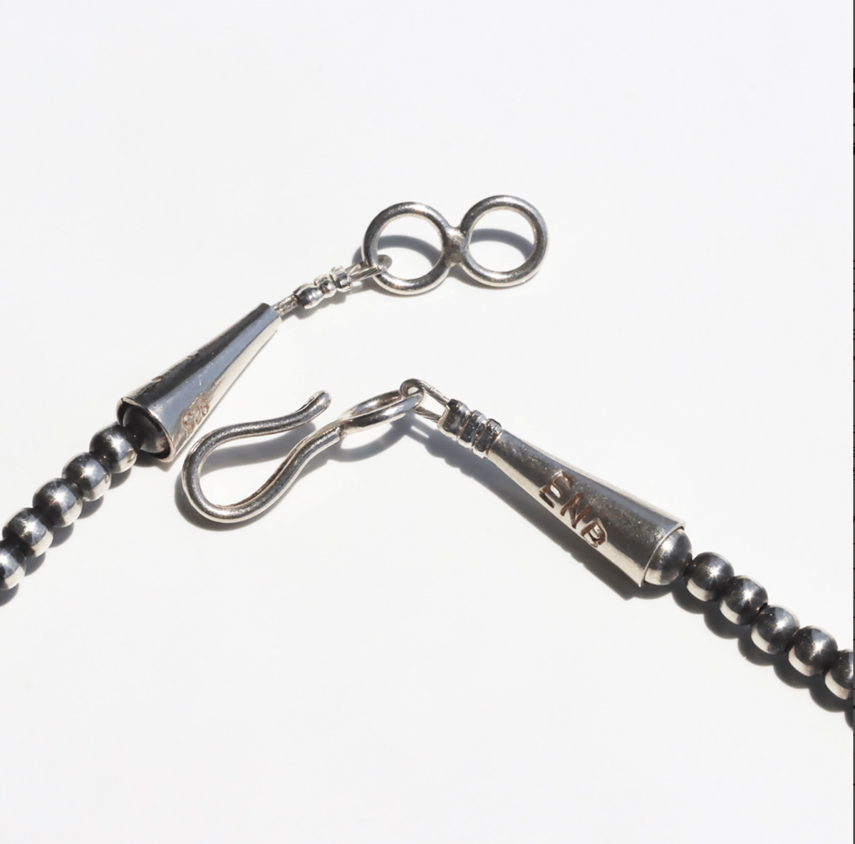 エリッカニコラスビケイ　ナバホパール燻しタイプ3mm/45cm 楽天市場】ERICKA NICOLAS BEGAY エリッカ ニコラス ビゲイ【4mm