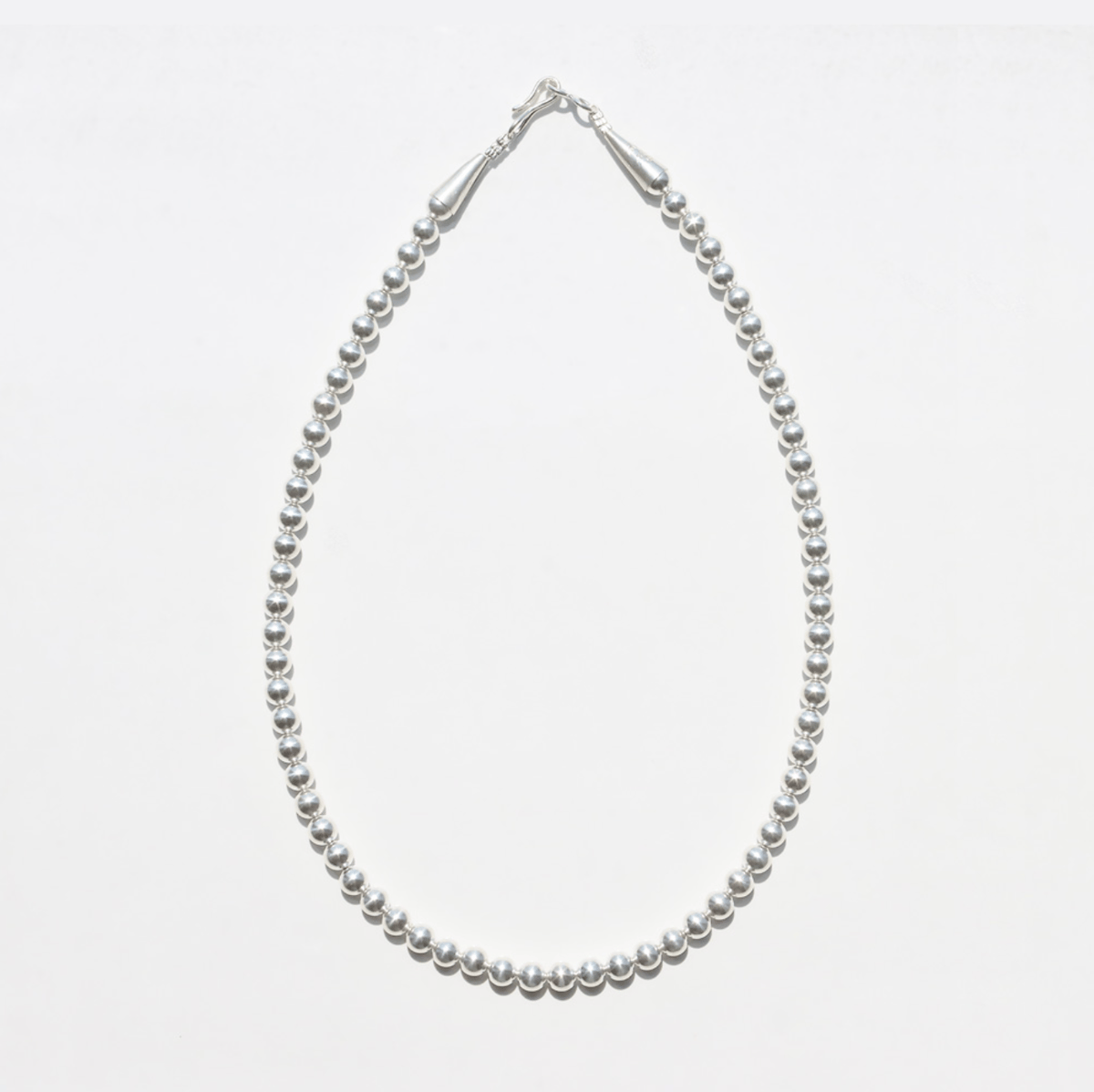 値下げ中 エリッカニコラスビケイ　ナバホパール燻しタイプ 3mm/45cm 楽天市場】ERICKA NICOLAS BEGAY エリッカ ニコラス ビゲイ【4mm