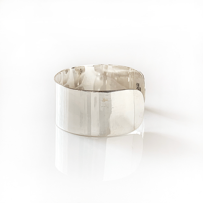 ナバホ Kay Beggy Rogers bangle 極美品 ナバホ Kay Beggy Rogers bangle 極美品 今週の新着アイテム