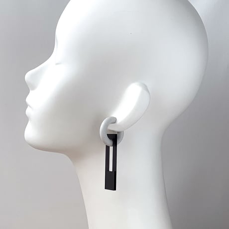 【取寄せ】acrylic【ロングレクタングル ブラック】GUM EARRING parts アクリリック 坂雅子