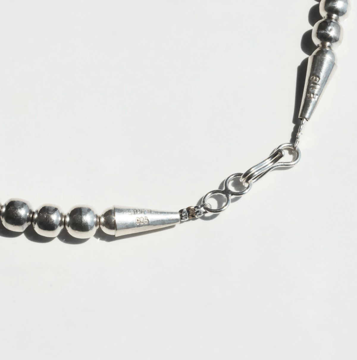 ERICKA NICOLAS BEGAY 7mm/50cm Shiny navajo pea