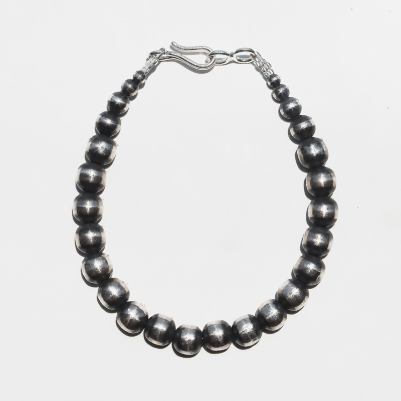 ERICKA NICOLAS BEGAY 7mm/19cm シャイニー ナバホパール ブレス