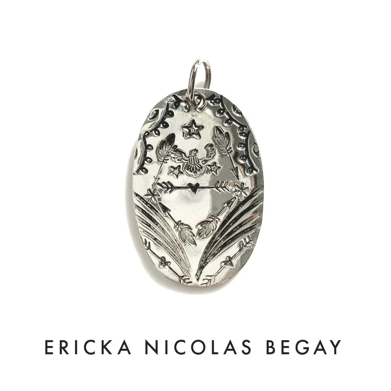Ericka Nicolas Begayのペンダント ERICKA NICOLAS BEGAY【Silver Oval Plate Stamp Pe