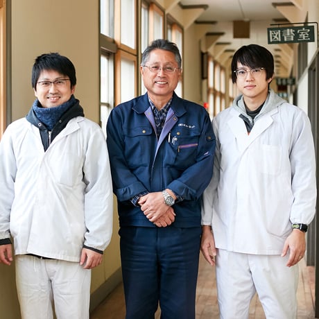 ちょっとシュールですが味が凝縮している足首　おおわに自然村：青森県　「あおもり生ハム足首」クール便でのお届け