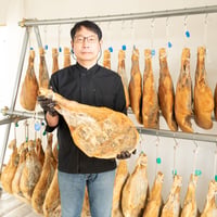 《不定貫商品のため ご予約をお願い致します》香川県小豆島発酵ハム　草壁ハム製作所　オリーブ夢豚の生ハム原木