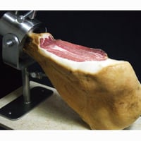 《不定貫商品のため ご予約をお願い致します》育風堂精肉店：群馬県　「はもんみなかみ」原木(骨付生ハム）クール便でのお届け