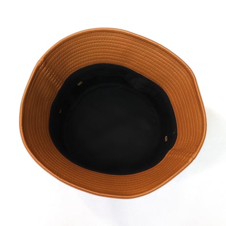 NEW ESSENTIAL LOGO  LEATHER BUCKET HAT CAMEL