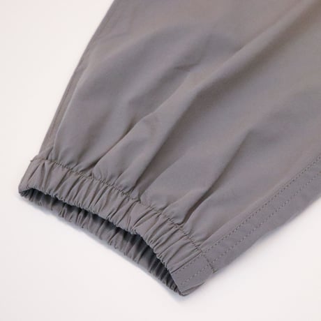 ESSENTIAL LOGO SHELL JOGGER GRAY
