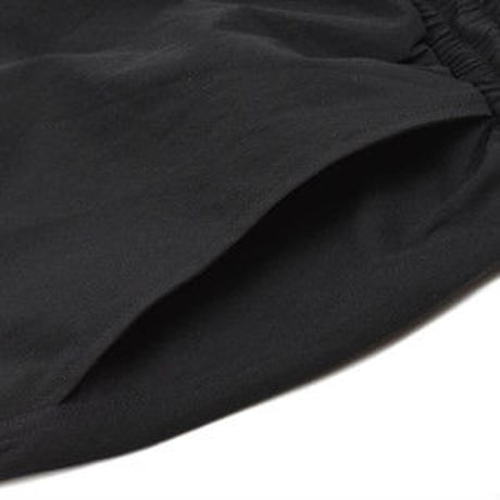 ESSENTIAL LOGO SHELL JOGGER BLACK