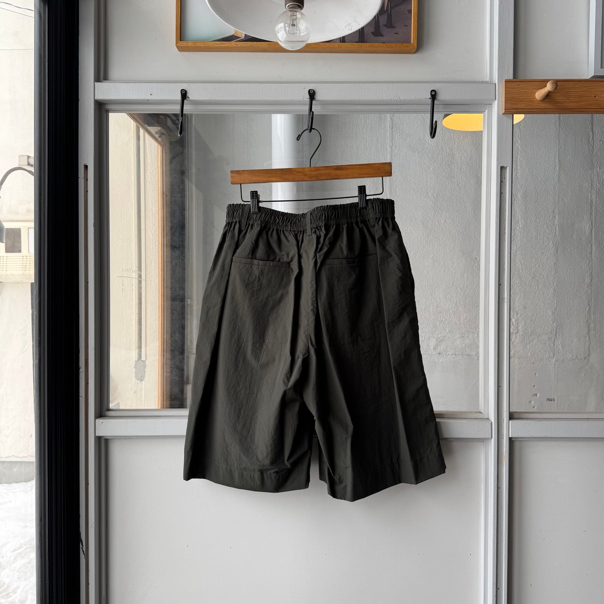 パンツ stein WINDBREAKER WIDE SHORT TROUSERS Stein - Windbreaker Wide Easy Short Trousers Dark Khaki