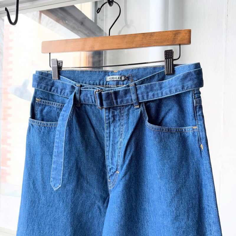 AURALEE SELVEDGE LIGHT OZ DENIM BELTED PANTS | AURALEE SELVEDGE LIGHT OZ DENIM BELTED PANTS |
