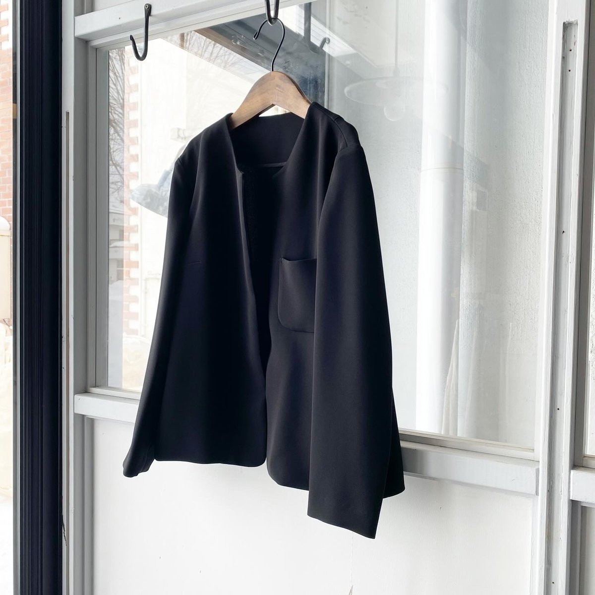 極美品・現行✨バーニーズニューヨーク ストレッチサテンノーカラージャケット 黒 公式通販 バーニーズ ニューヨーク｜BARNEYS NEW YORK ONLINE STORE