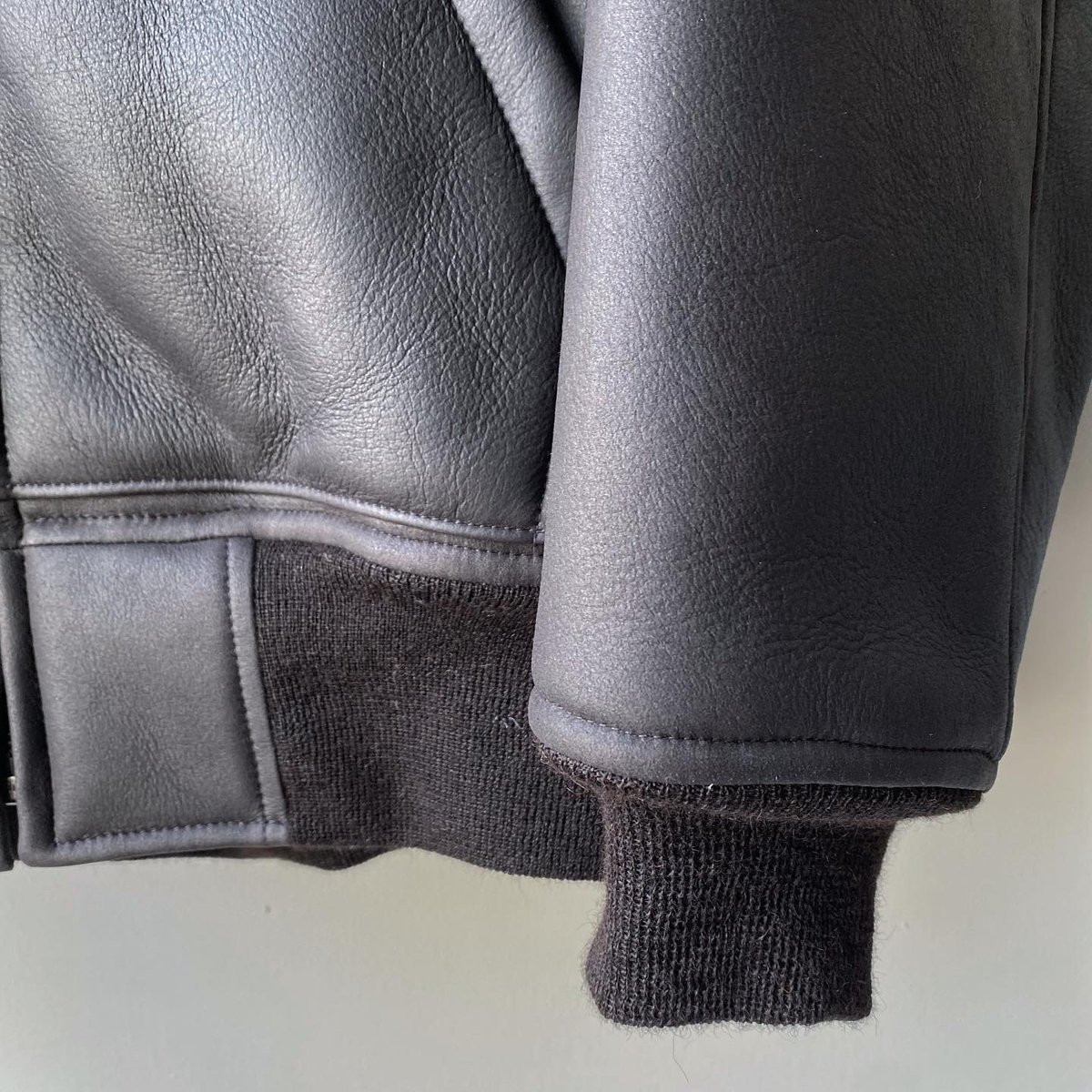 COMOLI シープスキン ジップパーカ | Less Higashikawa