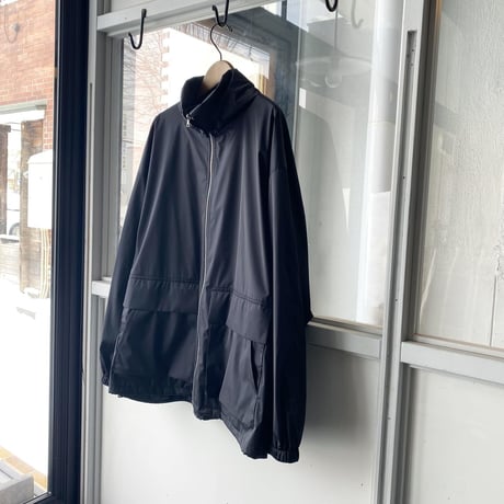 AURALEE　HARD TWIST POLYESTER SATIN LAMINATE ZIP BLOUSON
