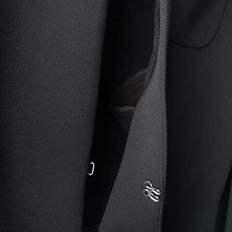 ゴーシュ ストレッチブラック ノーカラージャケット | Less Higashikawa