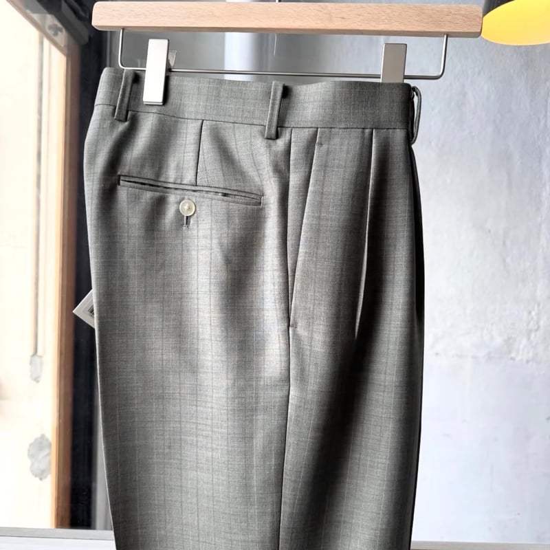 AURALEE BLUEFACED WOOL TWO-TUCK SLACKS | Less
