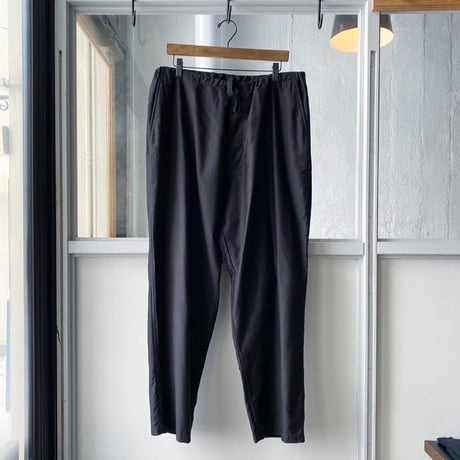 COMOLI   コットンサテン ドローストリングパンツ
