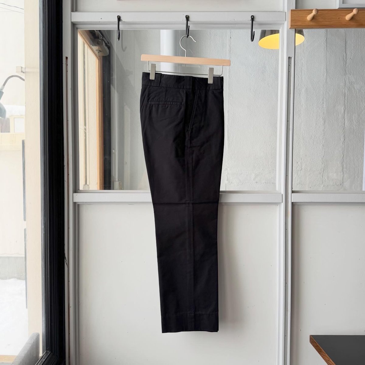 COMOLI ポストワークツイルパンツ | Less Higashikawa