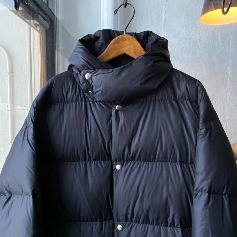 COMOLI ダウン フーデッドロングコート | Less Higashikawa