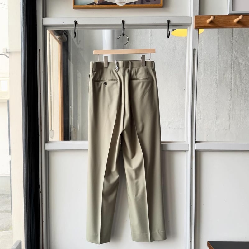 AURALEE ULTRA FINE TROPICAL WOOL TWO-TUCK SLACK