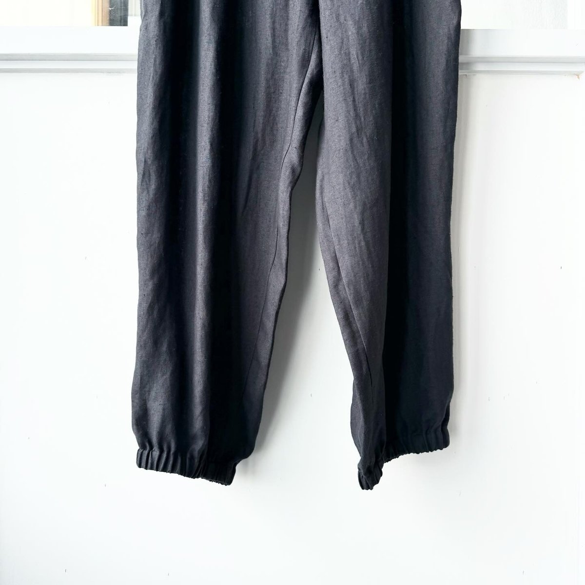 COMOLI カナパ ドローストリングパンツ | Less Higashikawa COMOLI カナパ ドローストリングパンツ | Less Higashikawa
