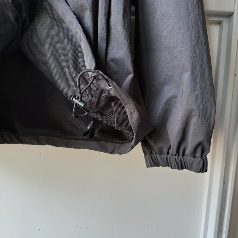 ssstein WINDPROOF NYLON HOODED PULLOVER | Les