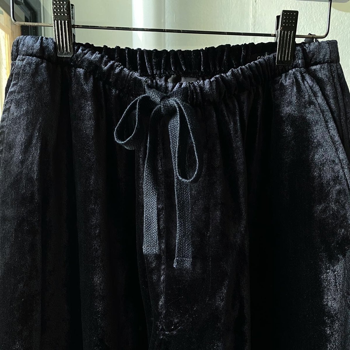 COMOLI シルク別珍 ドローストリングパンツ/(U03-03006) | Less 