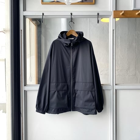 AURALEE　HARD TWIST POLYESTER SATIN LAMINATE ZIP BLOUSON