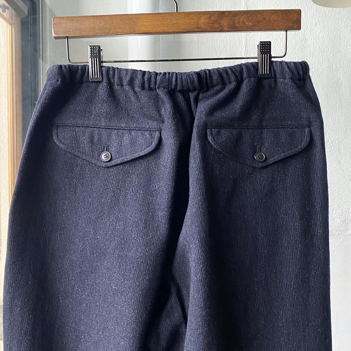 COMOLI リファインウール ドローストリングパンツ | Less COMOLI リファインウール ドローストリングパンツ | Less