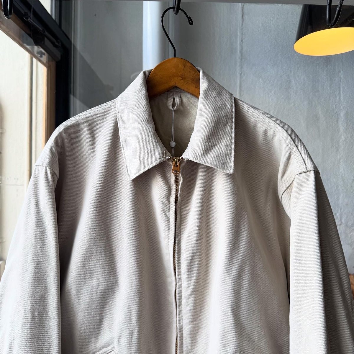 COMOLI コットンツイル ジップショートジャケット | Less