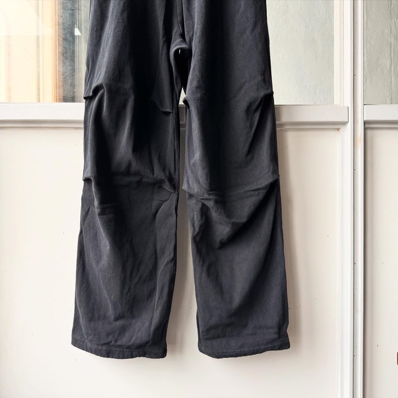 COMOLI コットンジャージ ニータックパンツ | Less Higashikawa COMOLI コットンジャージ ニータックパンツ | Less Higashikawa