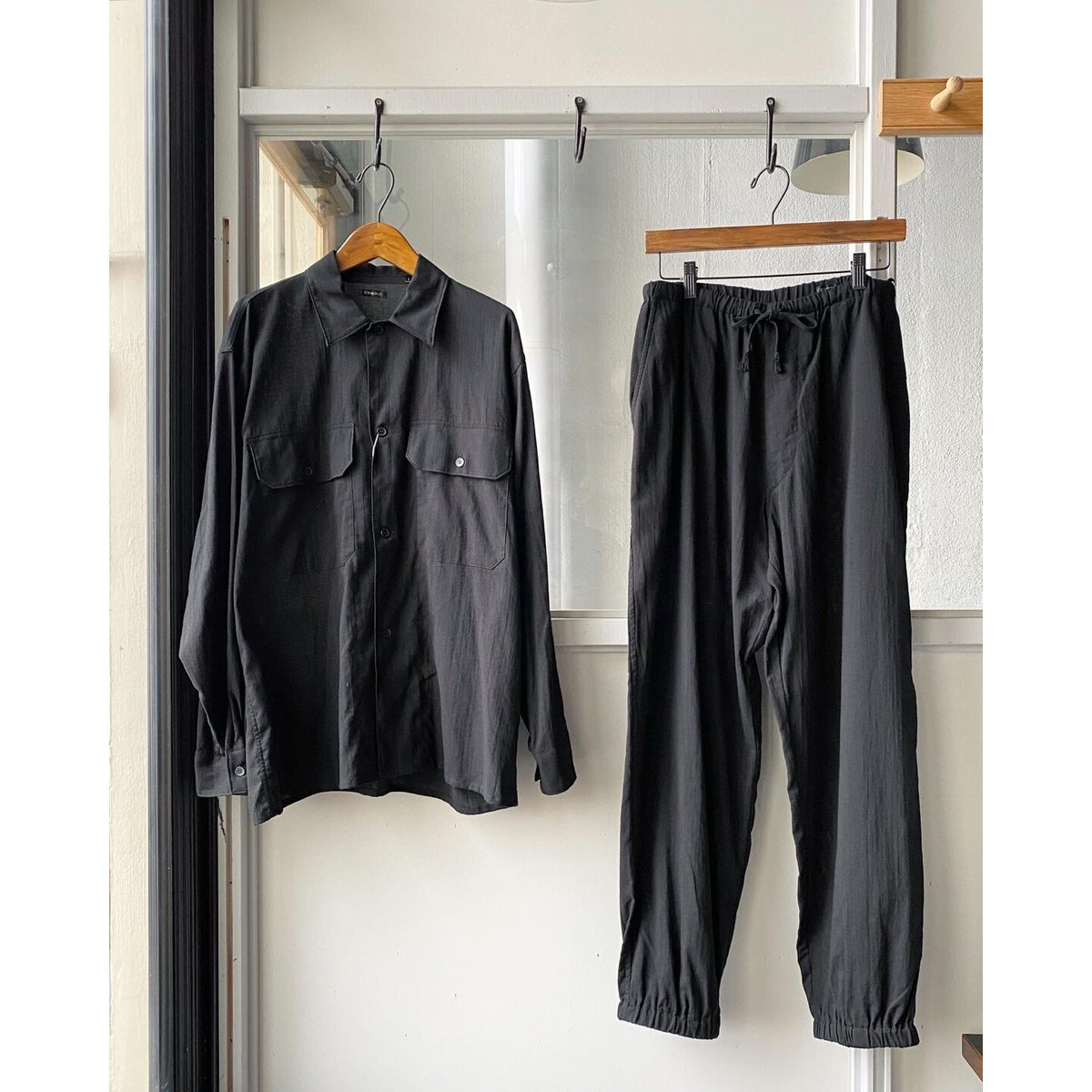 COMOLI 空紡オックス ドローストリングパンツ | Less Higashikawa 