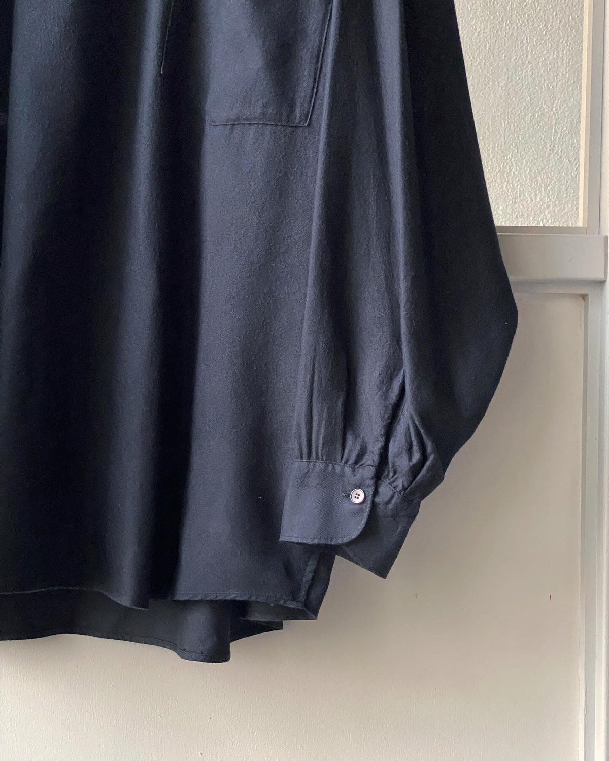 COMOLI (コモリ) シルクネル スキッパーシャツ COMOLI シルクネル スキッパーシャツ | Less Higashikawa