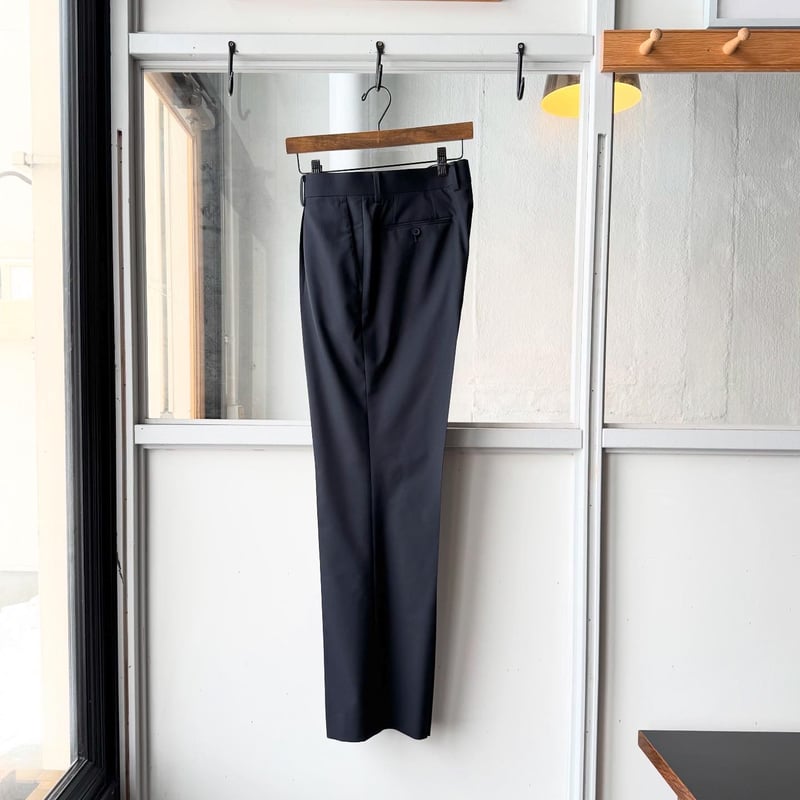 AURALEE SUPER FINE TROPICAL WOOL SLACKS | Less