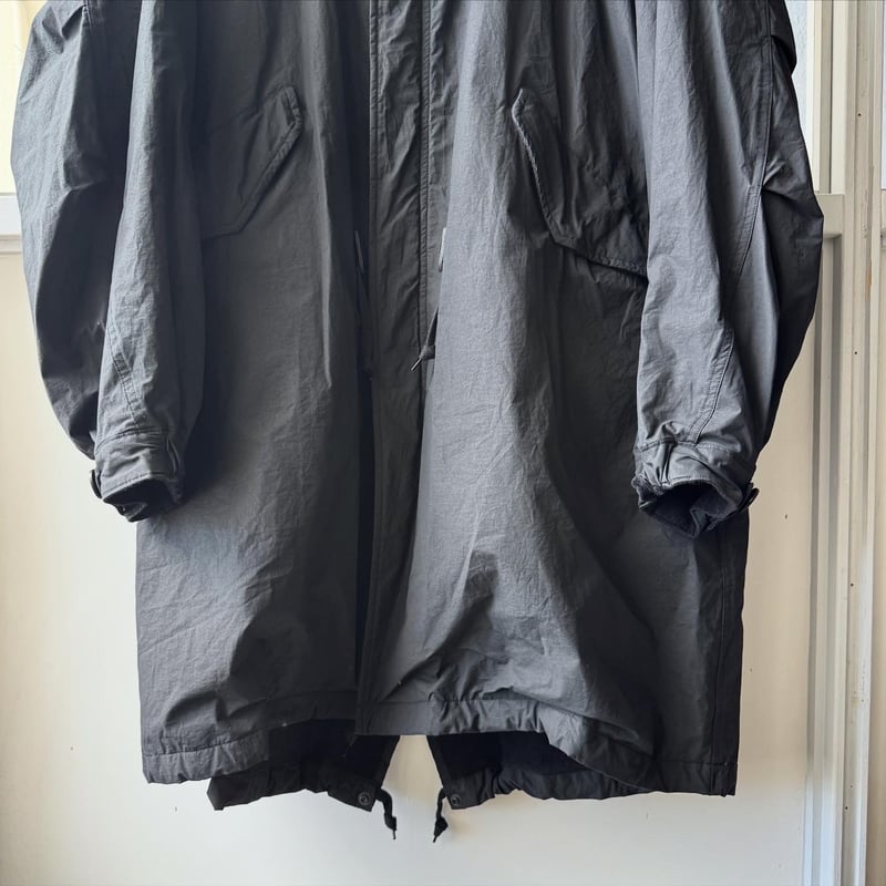 COMOLI コットンナイロン ミリタリーフーデッドコート | Less Higashikawa