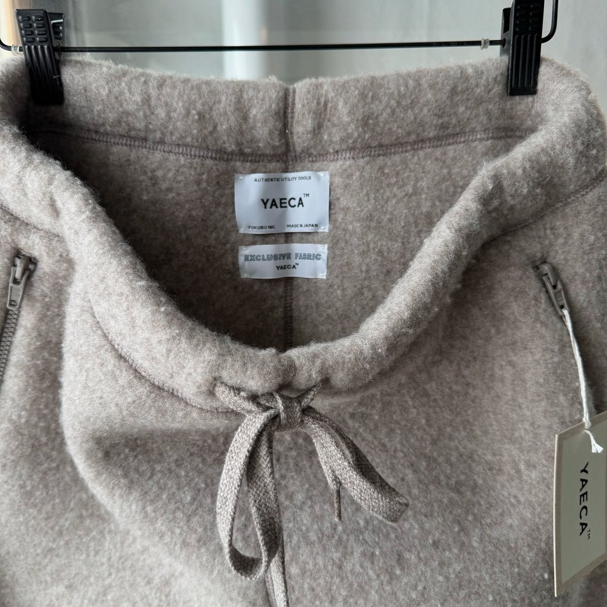YAECA [UNISEX] Natural Wool Fleece Pants | Less
