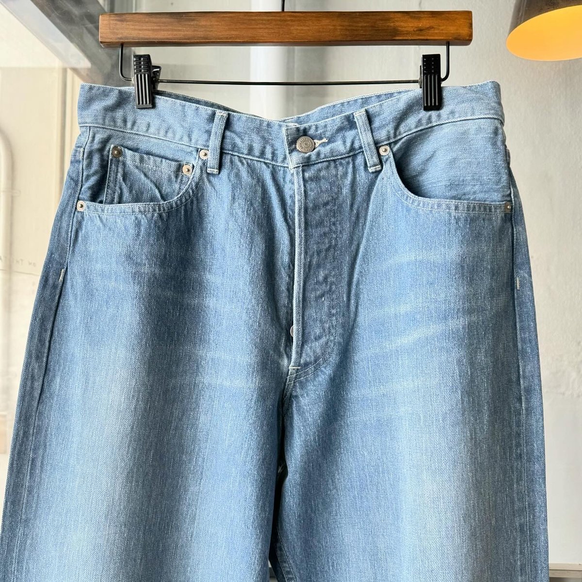 AURALEE SELVEDGE FADED LIGHT DENIM WIDE PANTS | AURALEE SELVEDGE FADED LIGHT DENIM WIDE PANTS |