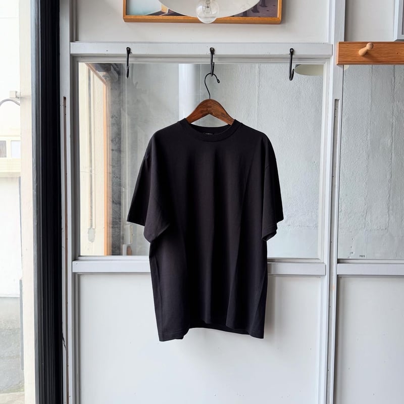 COMOLI コットンジャージ 半袖Tシャツ | Less Higashikawa