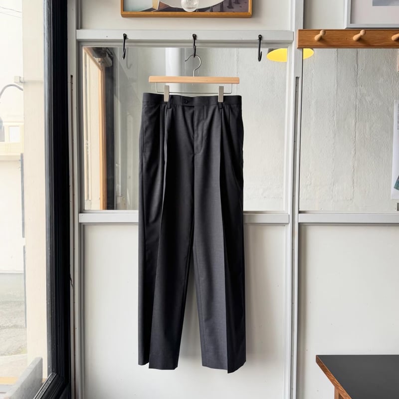 AURALEE ULTRA FINE TROPICAL WOOL TWO-TUCK SLACK