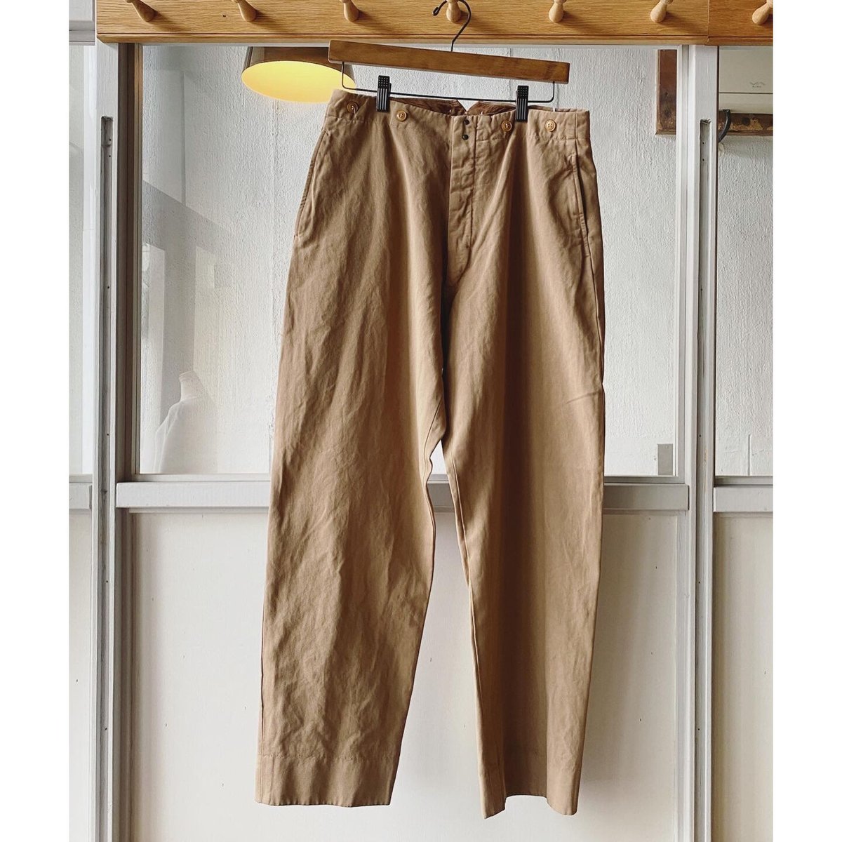 COMOLI 製品染バックストラップパンツ | Less Higashikawa COMOLI 製品染バックストラップパンツ | Less Higashikawa