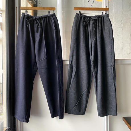 COMOLI   強縮ウール ドローストリングパンツ