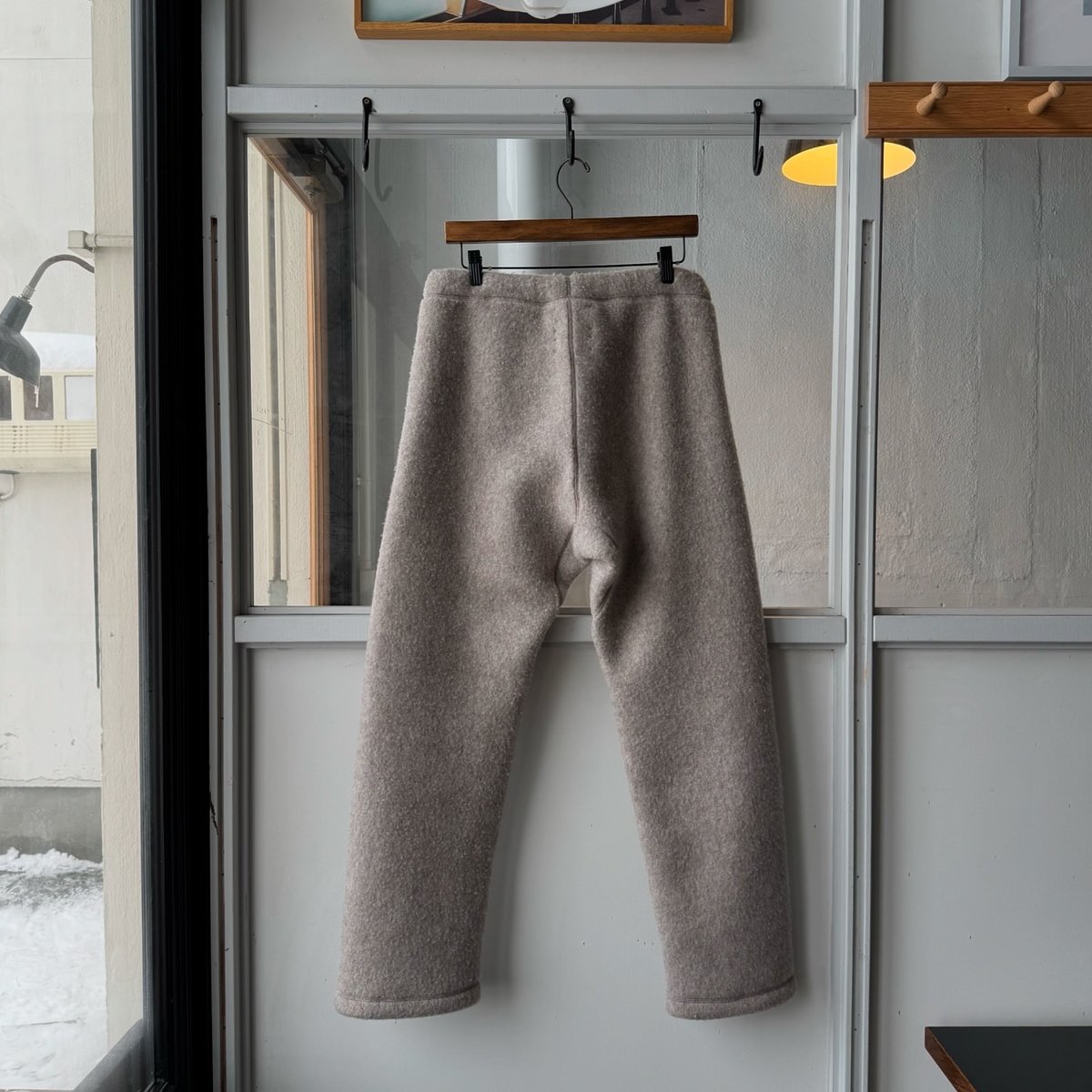 YAECA [UNISEX] Natural Wool Fleece Pants | Less
