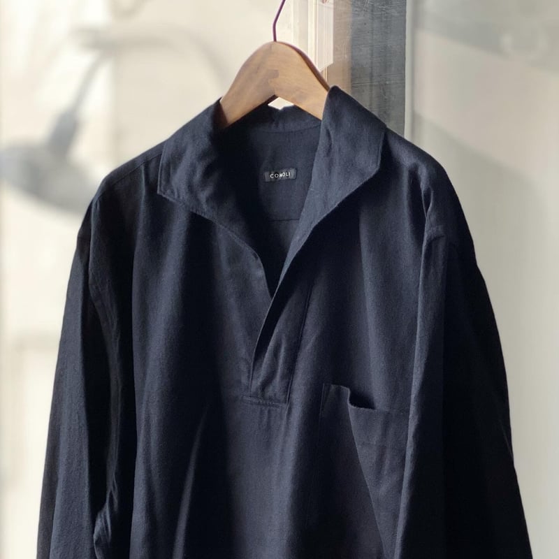 COMOLI シルクネル スキッパーシャツ | Less Higashikawa COMOLI シルクネル スキッパーシャツ | Less Higashikawa
