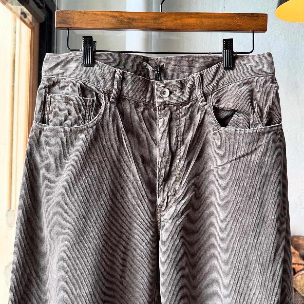 AURALEE PIGMENT DYED FINX CORDUROY WIDE 5P PANT