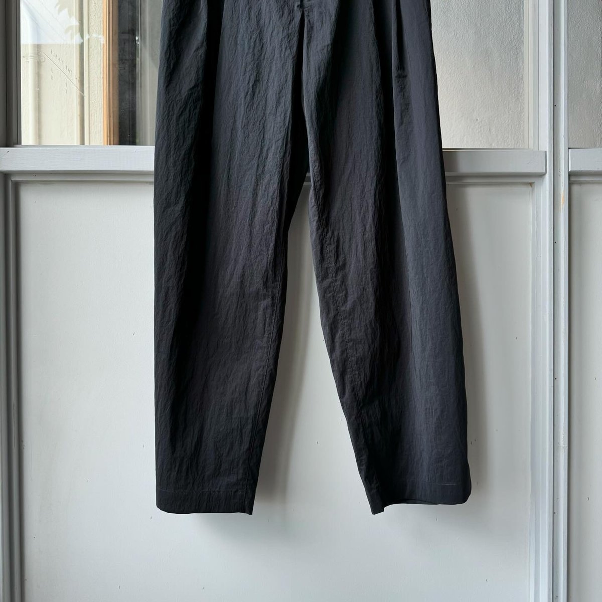 パンツ SSSTEIN NYLON EASY WIDE TROUSERS ssstein / シュタイン】SILK NYLON EASY WIDE TROUSERS - BLACK