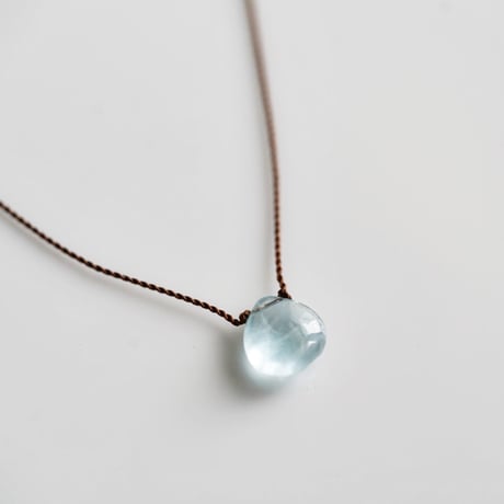 Margaret Solow 　Small Smooth Stone Necklace   Aquamarine
