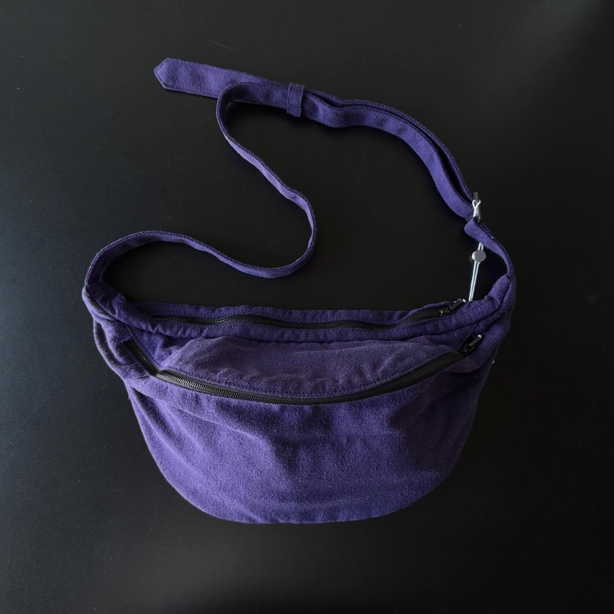 COMOLI シルクネップ ウエストバッグ - purple | Less Higashikawa